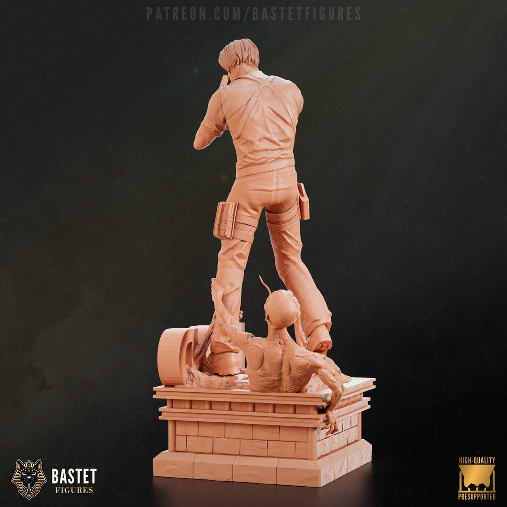 Leon - Resident Evil -  1:8 Scale Figure & Busts